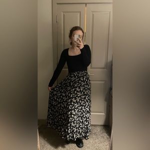 ✨4/$10 4 items for $10✨ Eddie Bauer Black Floral Skirt